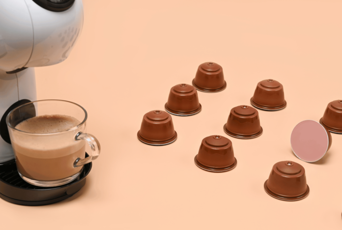 Kaffeemaschine_und_Kaffeekapseln Zum Start gibt es doppelte Miles & More Meilen.