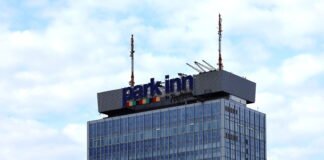 Bis zu 10K Radisson Rewards Bonuspunkte im Herbst Einfach verschiedene Hotelmarken testen und Extra-Punkte kassieren. Foto von Miran Said auf Unsplash